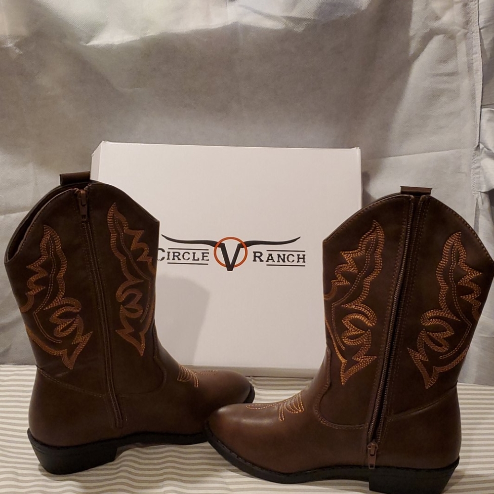 Women's boots size 5